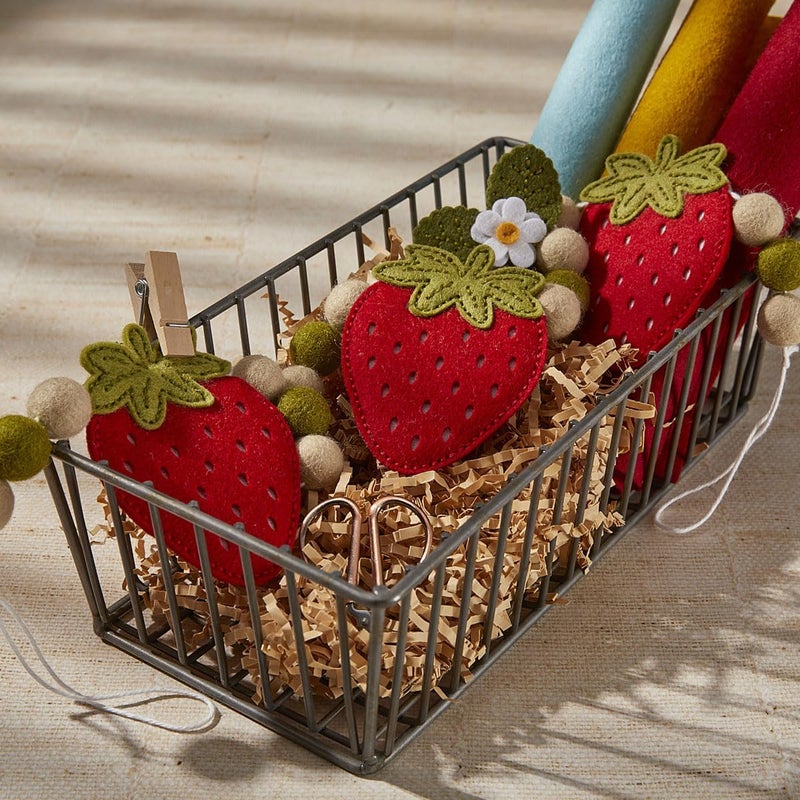 Spellbinders S6-256 Felt Berry Blossom Etched Dies from The Summer Felt Stitch & Create Collection by Nichol Spohr - Image 5